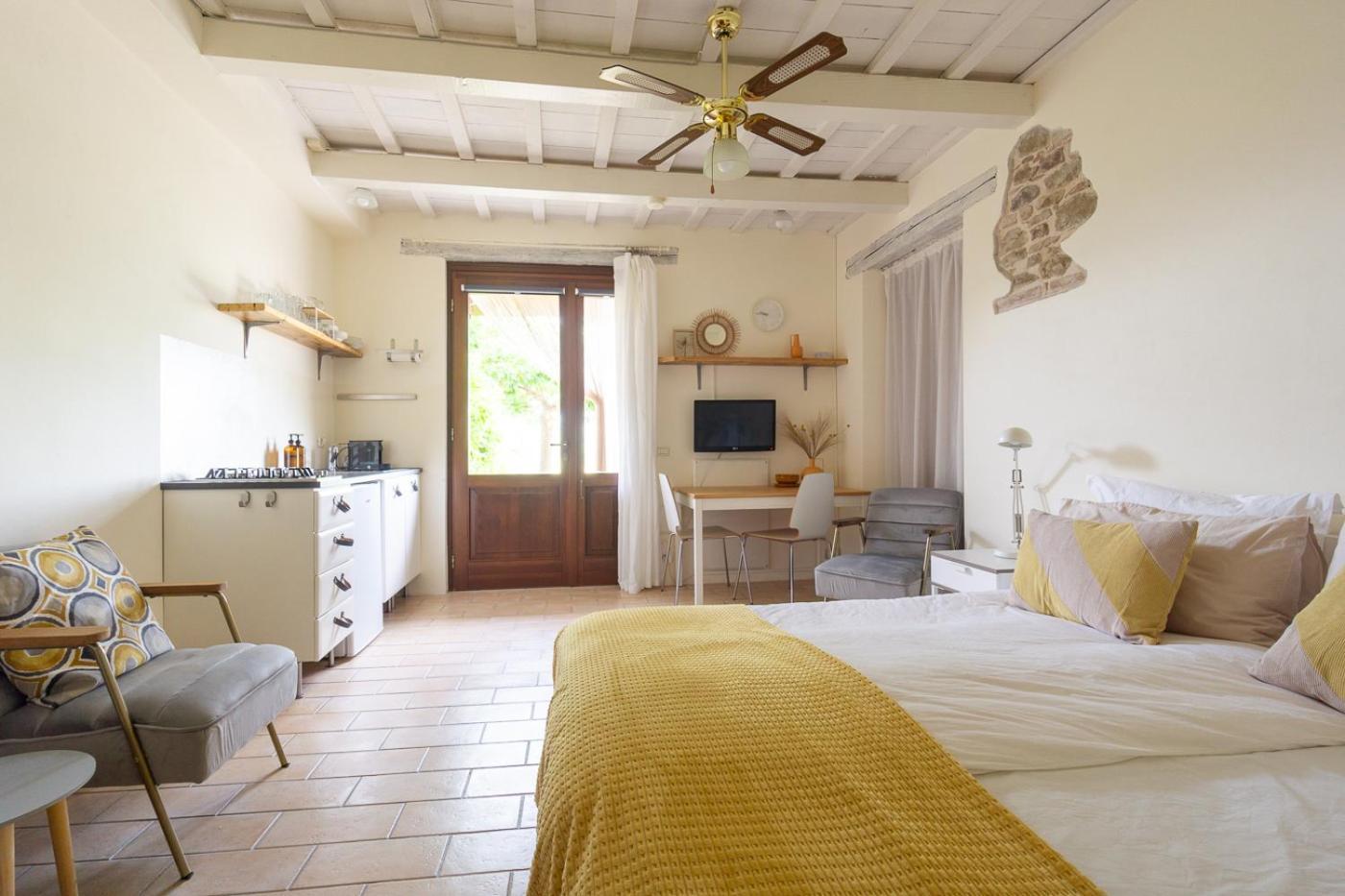 Rosa Nel Pozzo Apartments And B&B San Pietro  Экстерьер фото