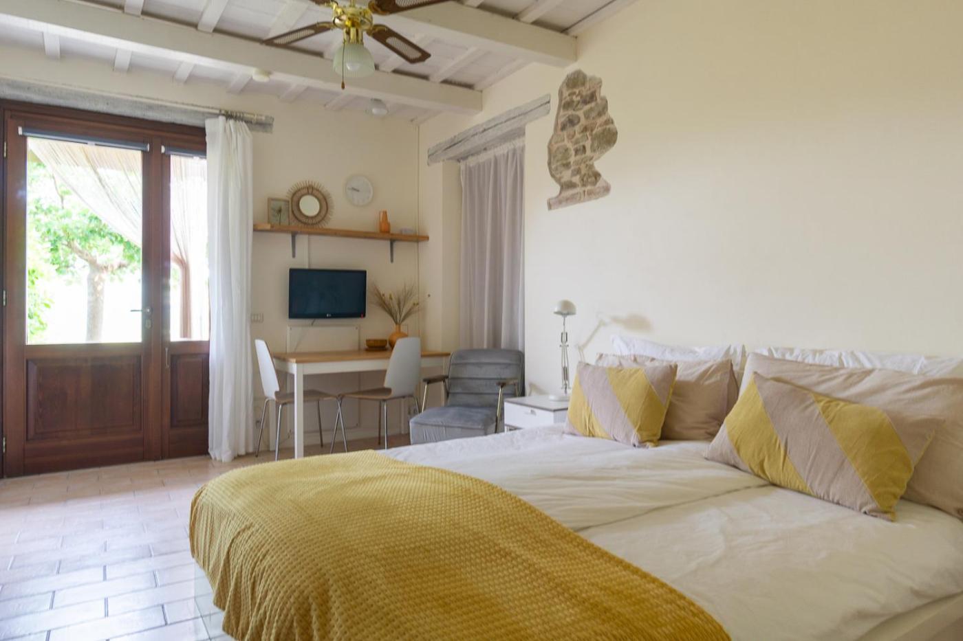Rosa Nel Pozzo Apartments And B&B San Pietro  Экстерьер фото