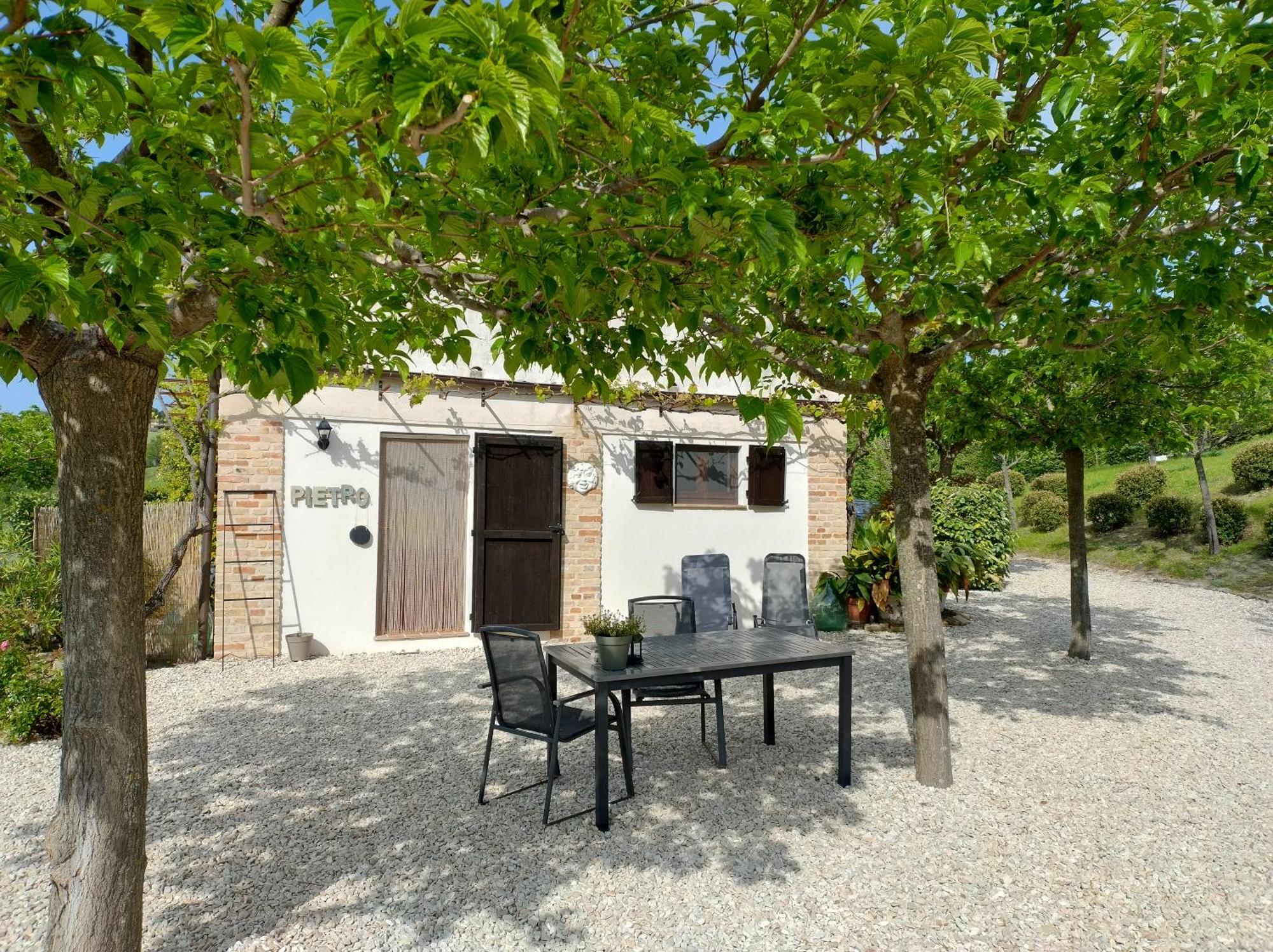 Rosa Nel Pozzo Apartments And B&B San Pietro  Экстерьер фото