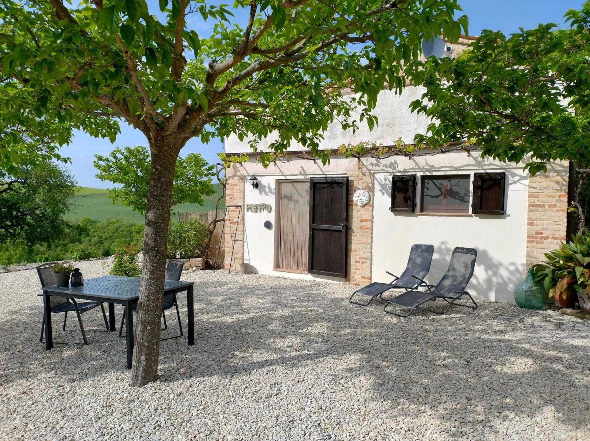 Rosa Nel Pozzo Apartments And B&B San Pietro  Экстерьер фото